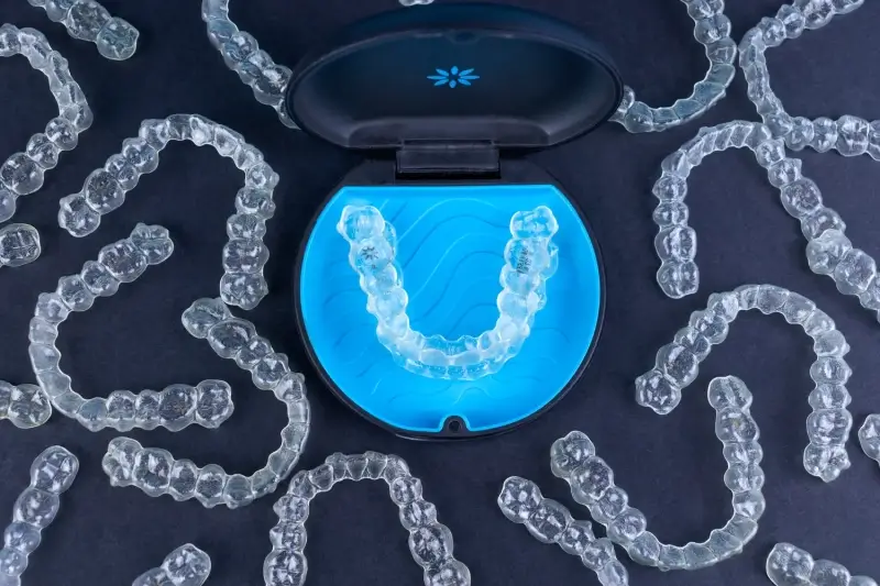 Czy można pić w nakładkach Invisalign?